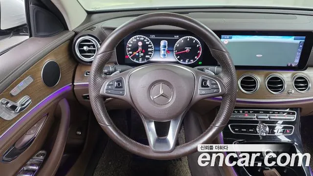 Mercedes-Benz E-Class 2017 — фото 13