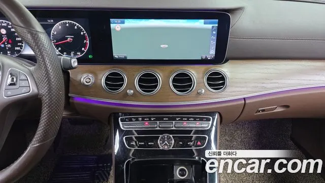 Mercedes-Benz E-Class 2017 — фото 15