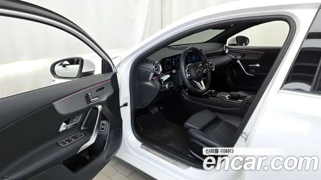 Mercedes-Benz A-Class 2023 — фото 10