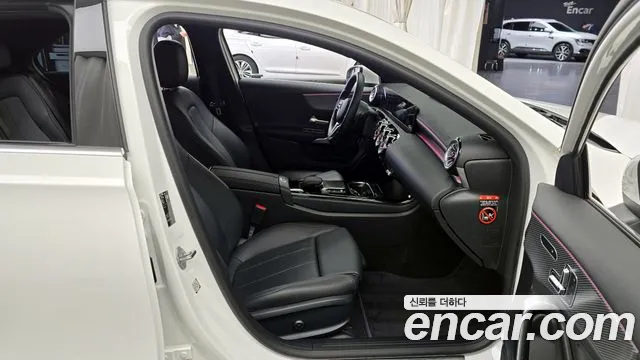 Mercedes-Benz A-Class 2023 — фото 11