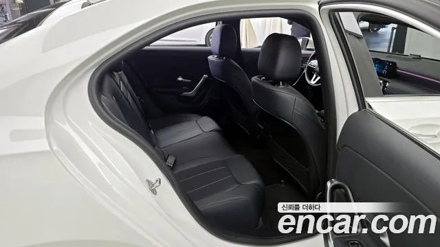 Mercedes-Benz A-Class 2023 — фото 12