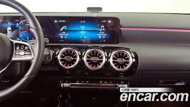 Mercedes-Benz A-Class 2023 — фото 14