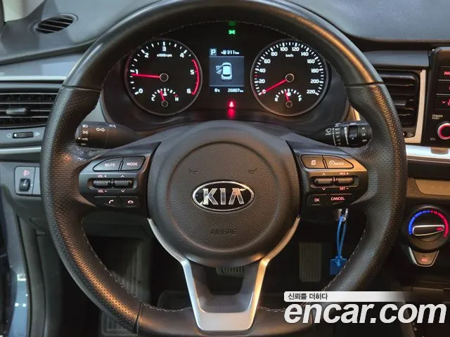 Kia Stonic 2018 — фото 9