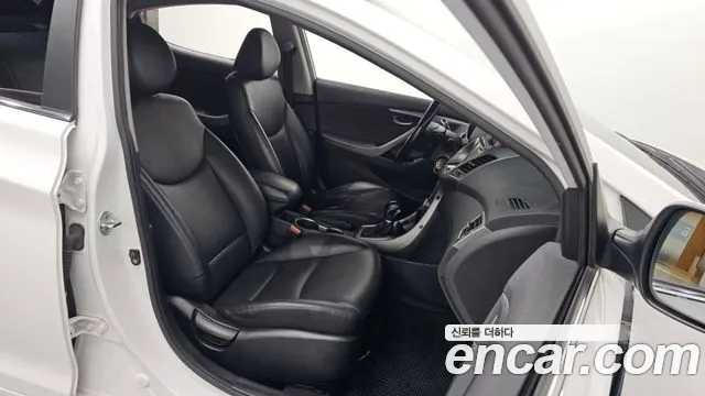 Hyundai AVANTE 2014 — фото 11