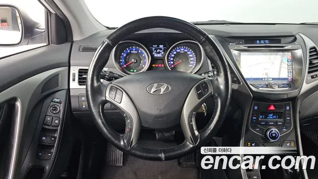 Hyundai AVANTE 2014 — фото 14