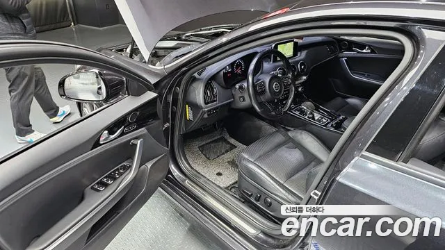Kia Stinger 2018 — фото 11