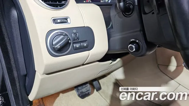 Land Rover Discovery 2016 — фото 13
