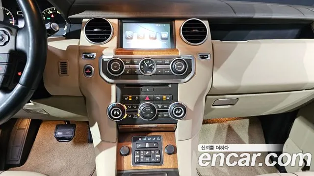 Land Rover Discovery 2016 — фото 15