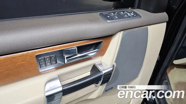 Land Rover Discovery 2016 — фото 17