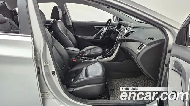 Hyundai AVANTE 2014 — фото 11