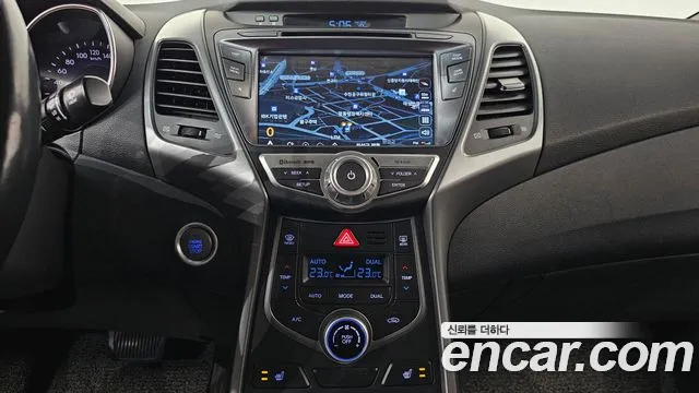 Hyundai AVANTE 2014 — фото 17