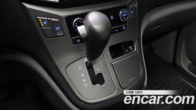 Hyundai Starex 2017 — фото 9
