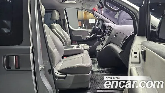 Hyundai Starex 2017 — фото 10