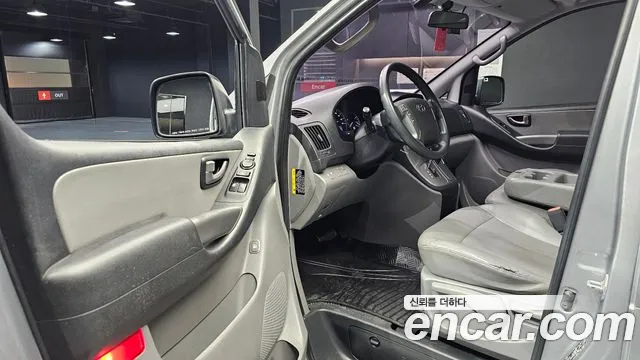 Hyundai Starex 2017 — фото 11