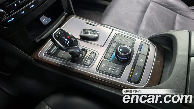 Hyundai Equus 2015 — фото 9