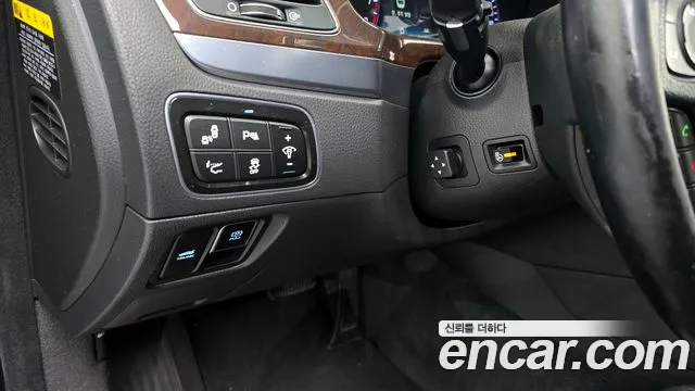 Hyundai Equus 2015 — фото 15