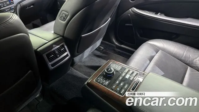 Hyundai Equus 2015 — фото 20