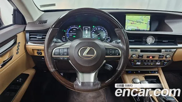 Lexus ES 2017 — фото 13