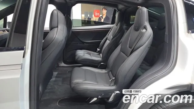 Tesla Model X 2019 — фото 12
