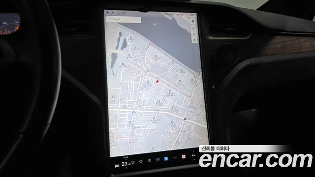 Tesla Model X 2019 — фото 14