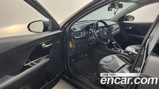 Kia Niro 2018 — фото 10