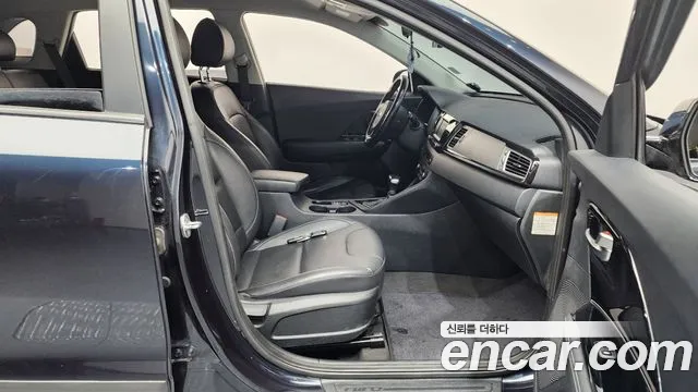 Kia Niro 2018 — фото 11