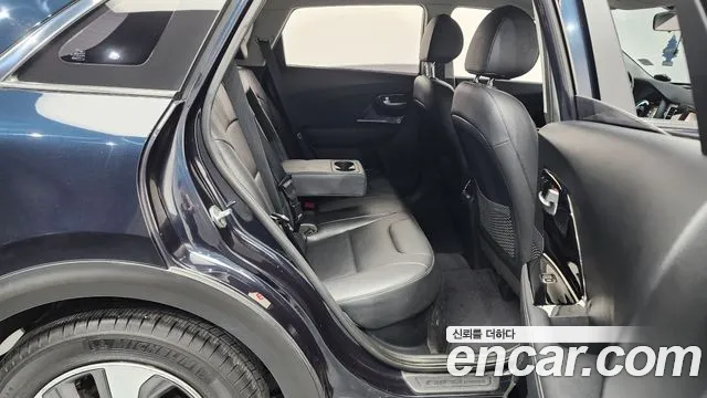 Kia Niro 2018 — фото 12