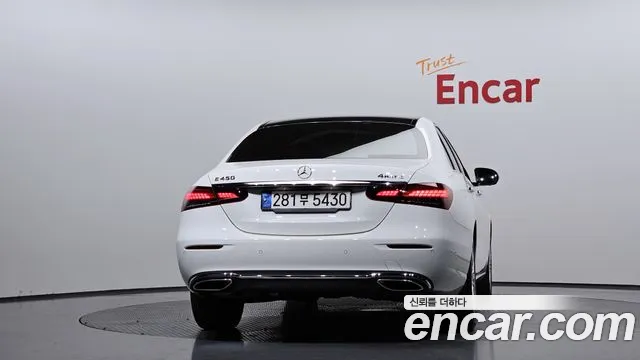 Mercedes-Benz E-Class 2022 — фото 4