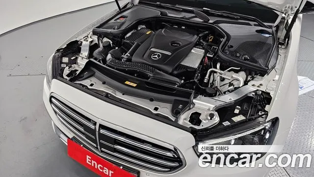 Mercedes-Benz E-Class 2022 — фото 6