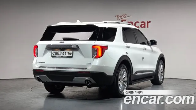 Ford Explorer 2020 — фото 1