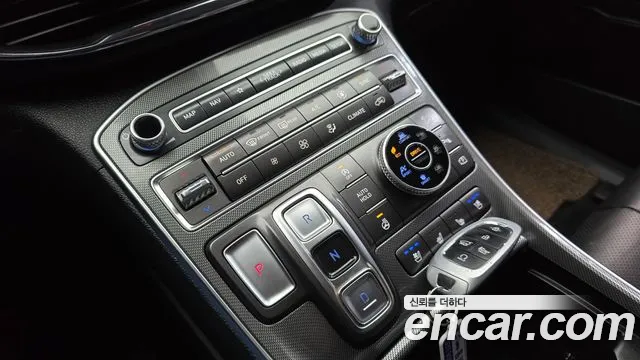 Hyundai Santafe 2022 — фото 9