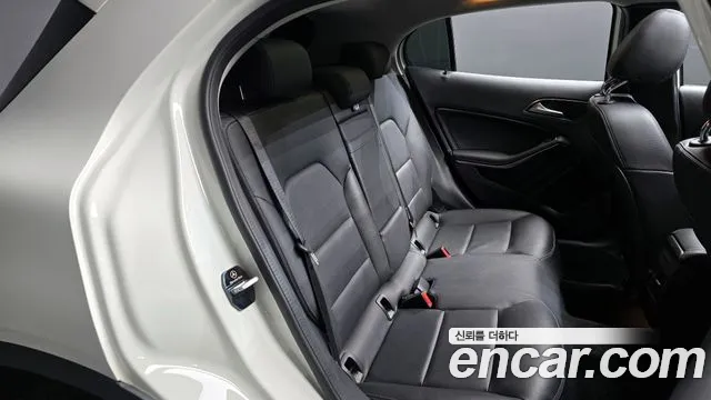 Mercedes-Benz GLA-Class 2018 — фото 12