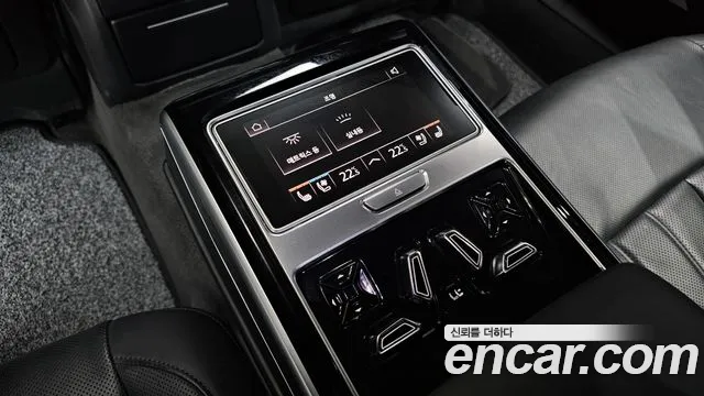 Audi A8 2021 — фото 17
