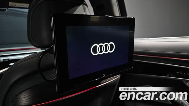 Audi A8 2021 — фото 18