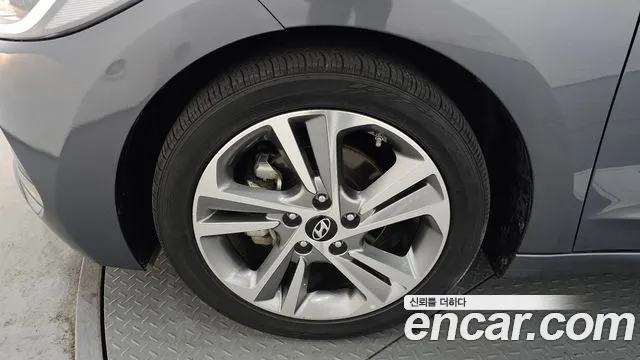 Hyundai AVANTE 2018 — фото 5