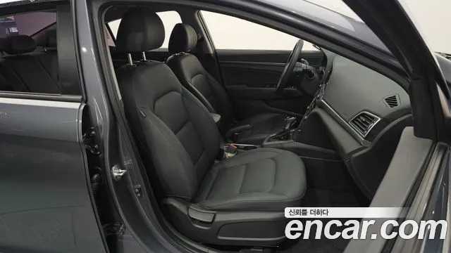 Hyundai AVANTE 2018 — фото 9