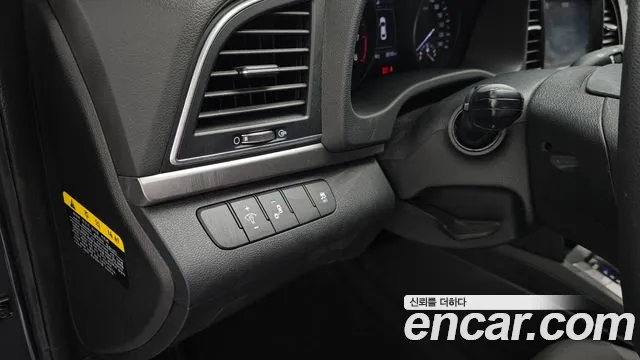 Hyundai AVANTE 2018 — фото 11