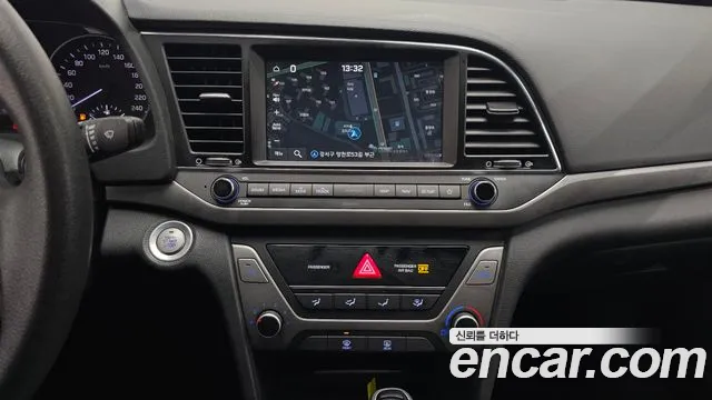 Hyundai AVANTE 2018 — фото 15