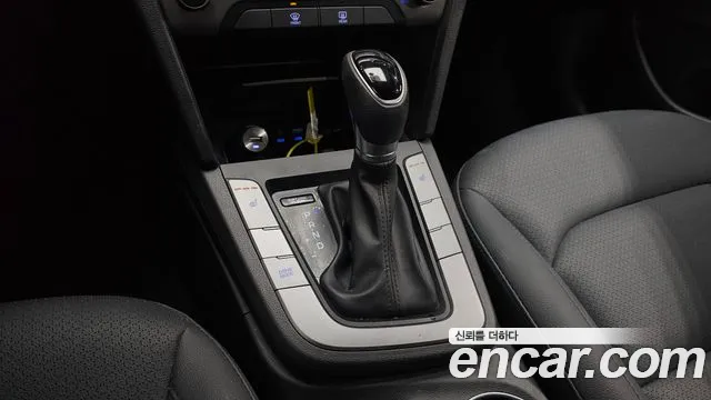 Hyundai AVANTE 2018 — фото 18