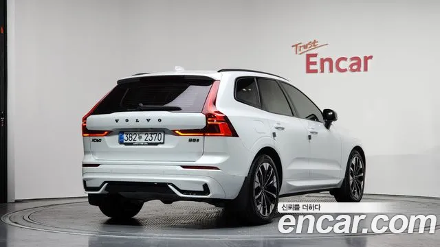 Volvo XC60 2026 — фото 2