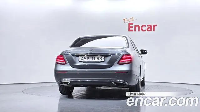 Mercedes-Benz E-Class 2017 — фото 4