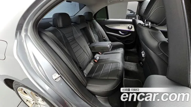 Mercedes-Benz E-Class 2017 — фото 12