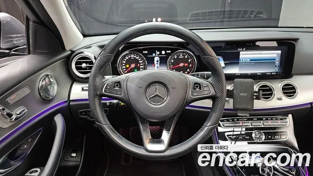Mercedes-Benz E-Class 2017 — фото 13