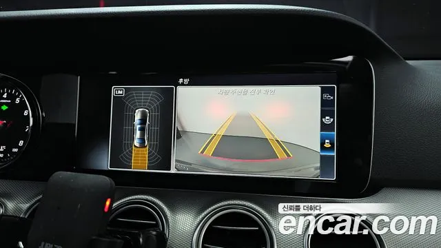 Mercedes-Benz E-Class 2017 — фото 15