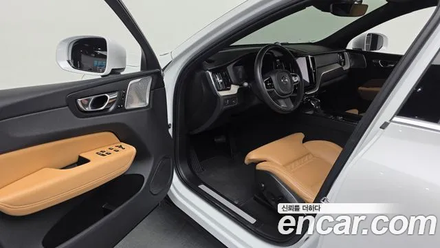 Volvo XC60 2019 — фото 10