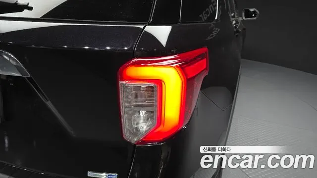 Ford Explorer 2020 — фото 9