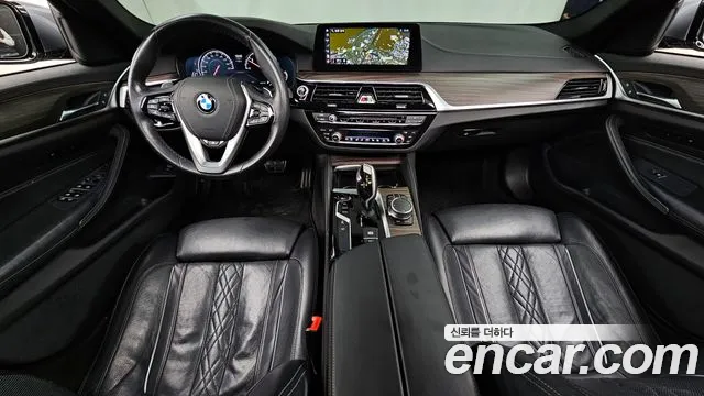BMW 5-Series 2018 — фото 10