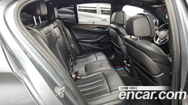 BMW 5-Series 2018 — фото 18