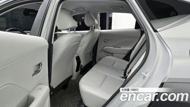 Hyundai Kona 2023 — фото 16