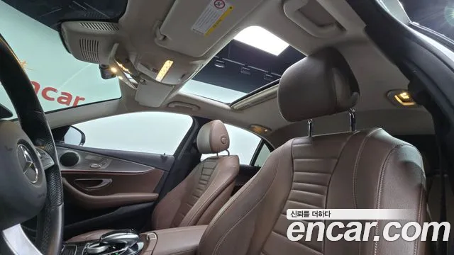 Mercedes-Benz E-Class 2018 — фото 20